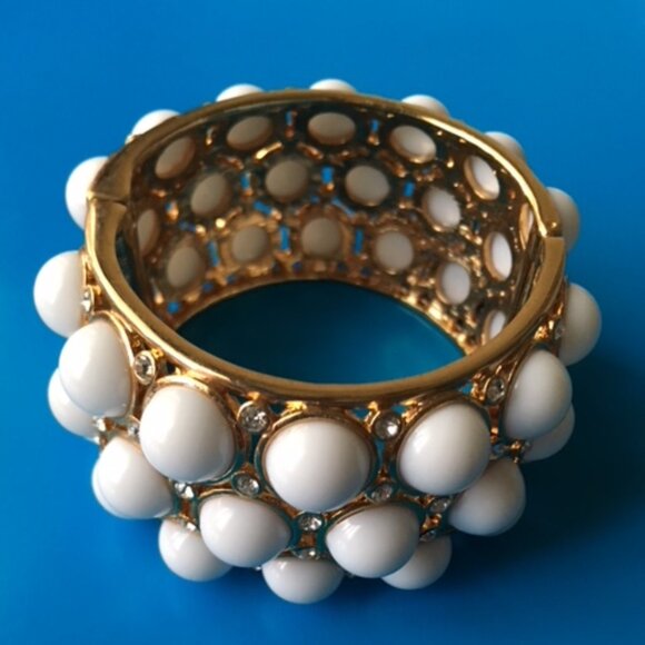 White metallic unique bracelet - Picture 3 of 7